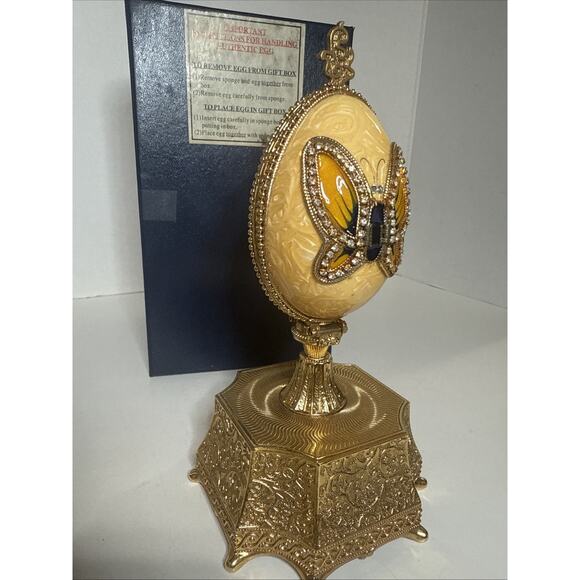 Kingspoint Design Egg With Butterflies Collection Music Box. Faux Marble Egg - Picture 2 of 12